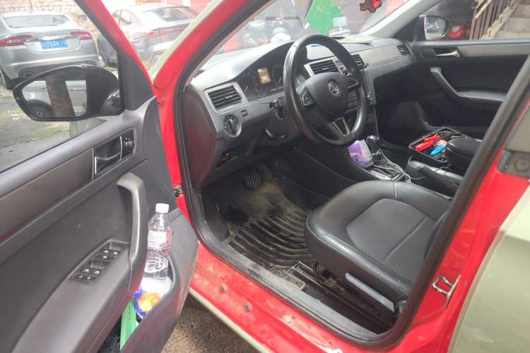 Used Skoda Rapid Spaceback 2014 1.6L Automatic Enjoyment Edition Driver Seat