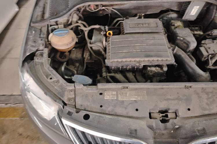 Used Skoda Rapid Spaceback 2014 1.6L Automatic Enjoyment Edition Engine Bay Right
