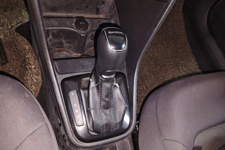 Used Skoda Rapid Spaceback 2014 1.6L Automatic Enjoyment Edition Gear Lever