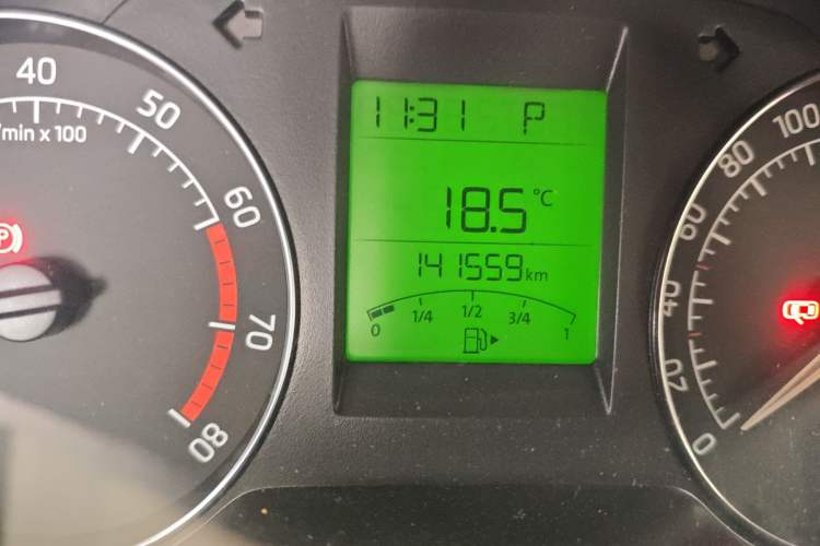 Used Skoda Rapid Spaceback 2014 1.6L Automatic Enjoyment Edition Odometer Close Up
