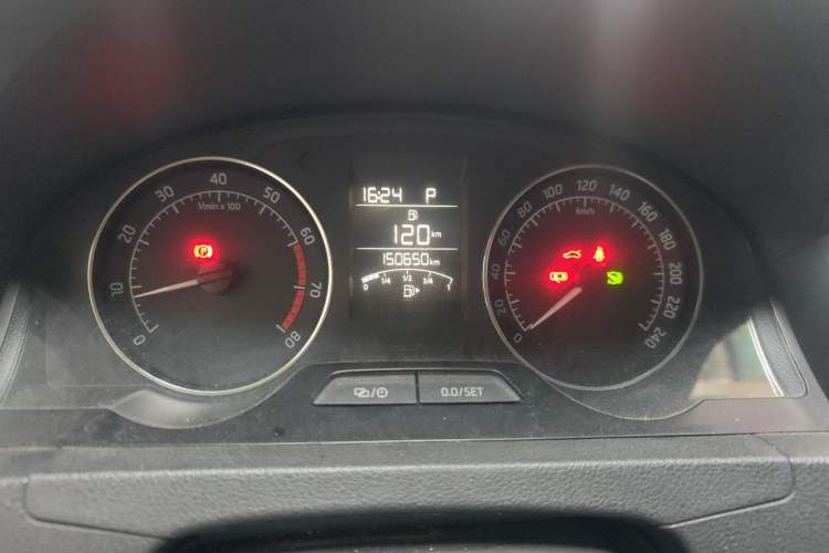 Used Skoda Rapid Spaceback 2014 1.6L Automatic Enjoyment Edition Odometer Close Up