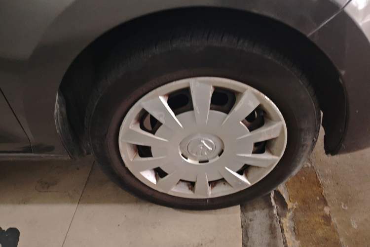 Used Skoda Rapid Spaceback 2014 1.6L Automatic Enjoyment Edition Right Front Wheel Hub