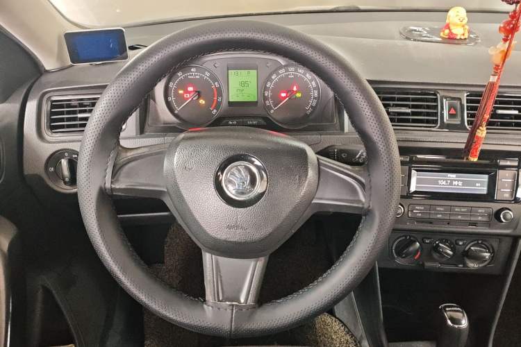 Used Skoda Rapid Spaceback 2014 1.6L Automatic Enjoyment Edition Steering Wheel