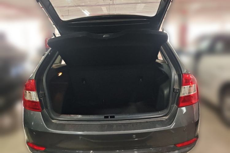 Used Skoda Rapid Spaceback 2014 1.6L Automatic Enjoyment Edition Trunk