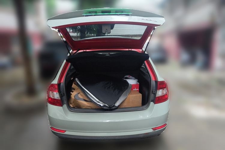 Used Skoda Rapid Spaceback 2014 1.6L Automatic Enjoyment Edition Trunk