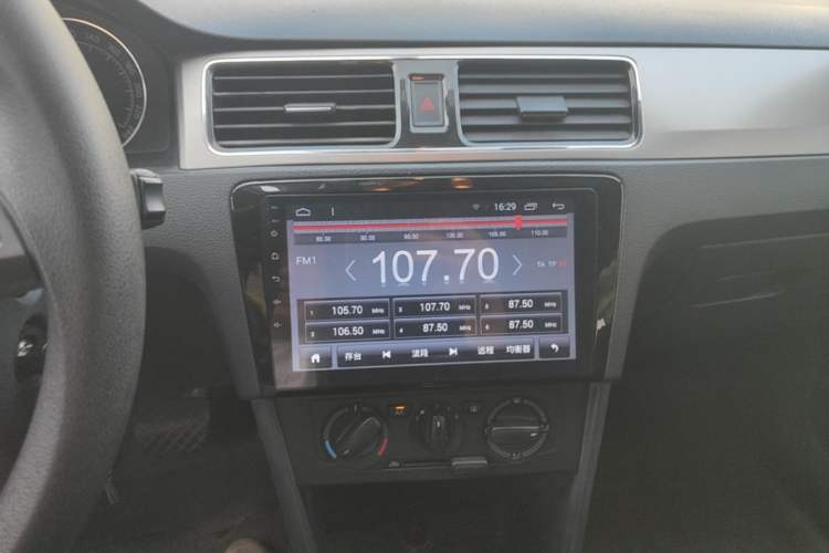 Used Skoda Rapid Spaceback 2014 1.6L Automatic Enjoyment Edition Audio And AC Panel