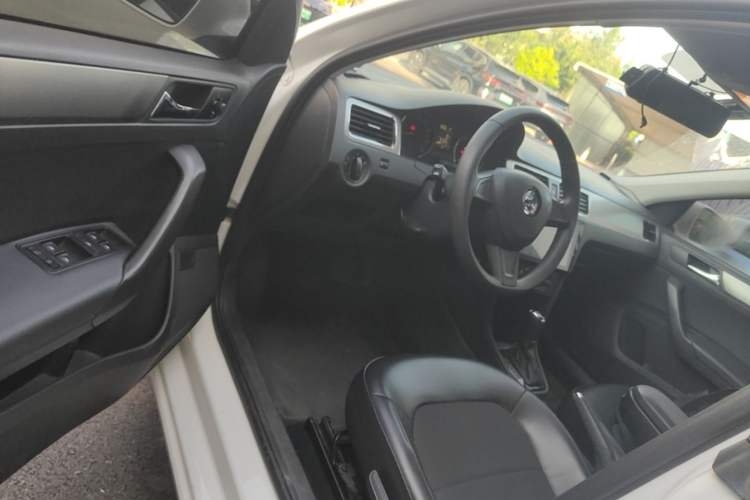 Used Skoda Rapid Spaceback 2014 1.6L Automatic Enjoyment Edition Driver Seat