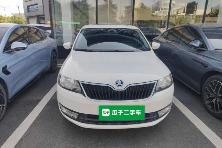Used Skoda Rapid Spaceback 2014 1.6L Automatic Enjoyment Edition Front