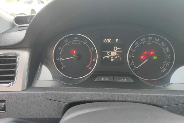 Used Skoda Rapid Spaceback 2014 1.6L Automatic Enjoyment Edition Instrument Cluster