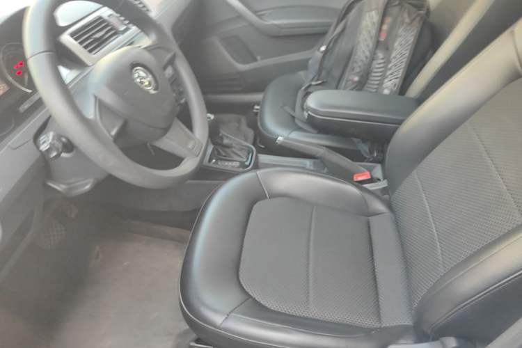 Used Skoda Rapid Spaceback 2014 1.6L Automatic Enjoyment Edition Left Front Seat