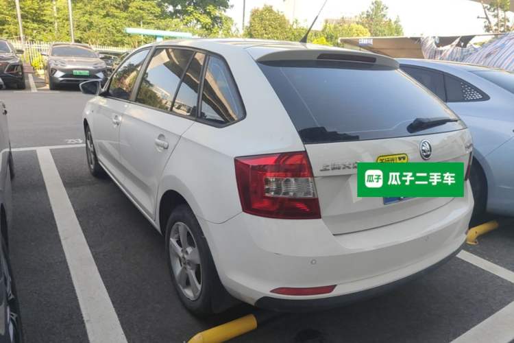 Used Skoda Rapid Spaceback 2014 1.6L Automatic Enjoyment Edition Rear Left 45 Deg