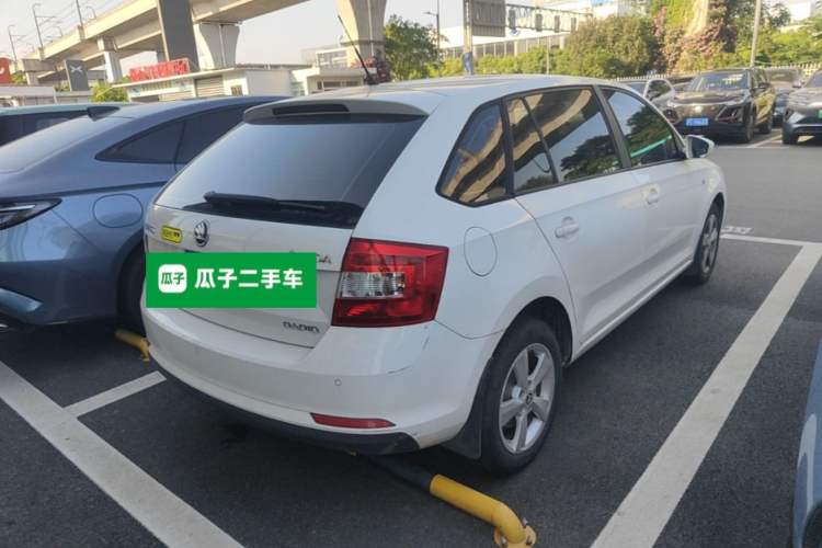 Used Skoda Rapid Spaceback 2014 1.6L Automatic Enjoyment Edition Rear Right 45 Deg
