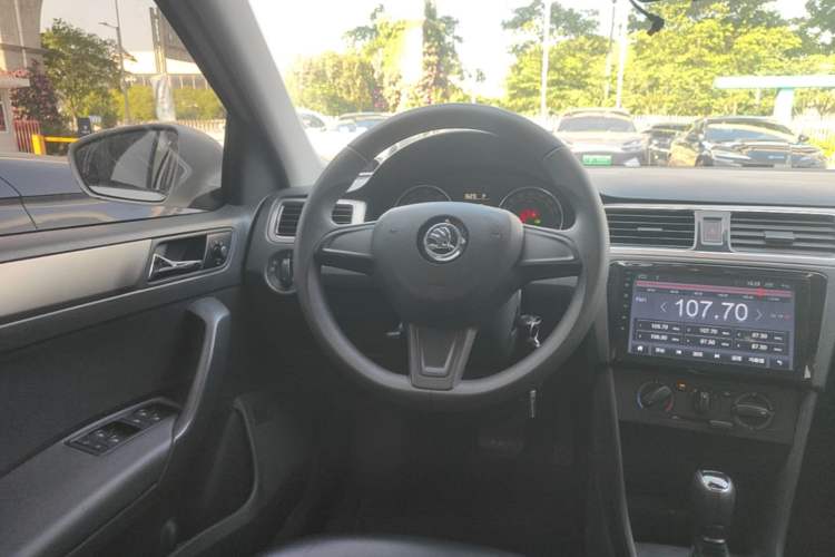 Used Skoda Rapid Spaceback 2014 1.6L Automatic Enjoyment Edition Steering Wheel