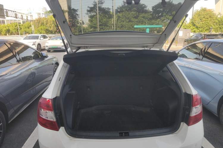 Used Skoda Rapid Spaceback 2014 1.6L Automatic Enjoyment Edition Trunk
