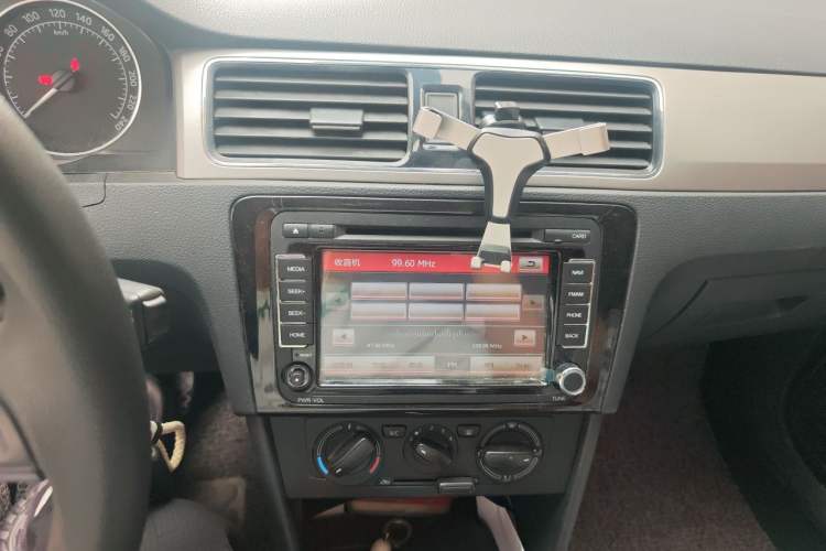 Used Skoda Rapid Spaceback 2014 1.6L Automatic Enjoyment Edition Audio And AC Panel
