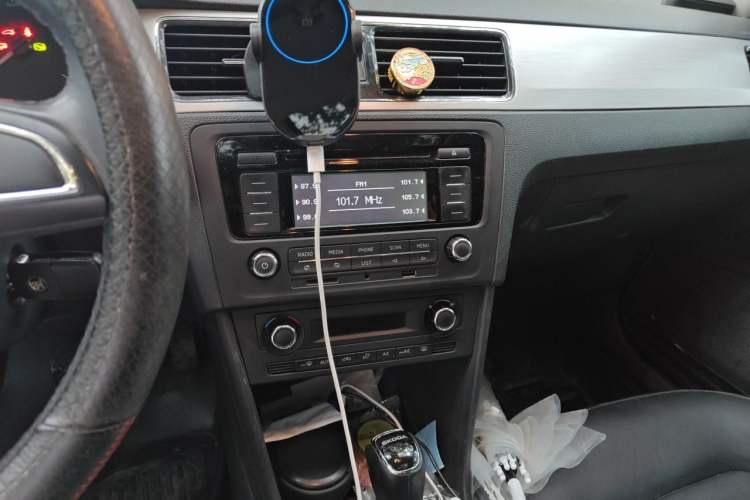 Used Skoda Rapid Spaceback 2014 1.6L Automatic Enjoyment Edition Audio And AC Panel