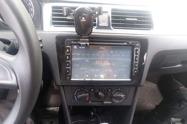 Used Skoda Rapid Spaceback 2014 1.6L Automatic Enjoyment Edition Audio And AC Panel