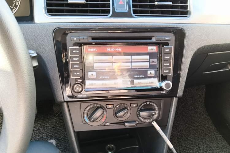 Used Skoda Rapid Spaceback 2014 1.6L Automatic Enjoyment Edition Audio And AC Panel