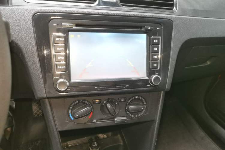 Used Skoda Rapid Spaceback 2014 1.6L Automatic Enjoyment Edition Audio And AC Panel