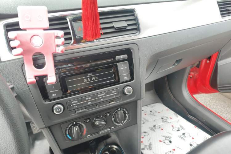 Used Skoda Rapid Spaceback 2014 1.6L Automatic Enjoyment Edition Audio And AC Panel