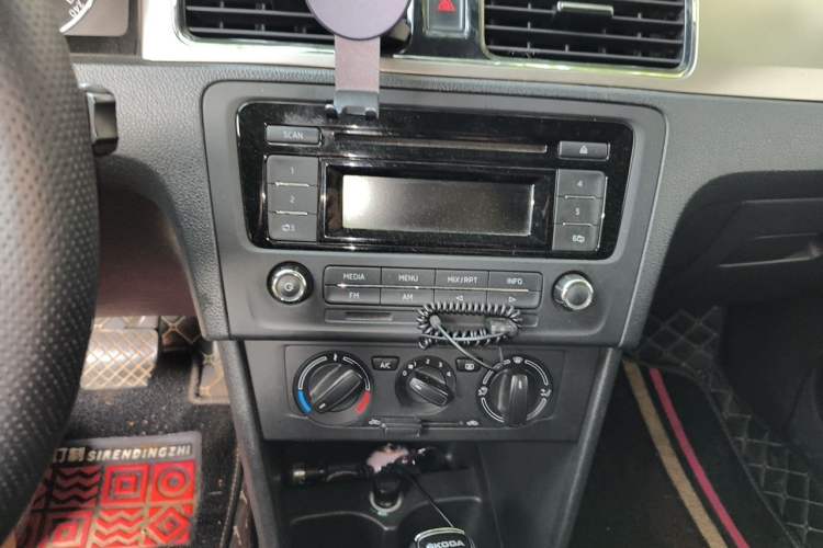 Used Skoda Rapid Spaceback 2014 1.6L Automatic Enjoyment Edition Audio And AC Panel