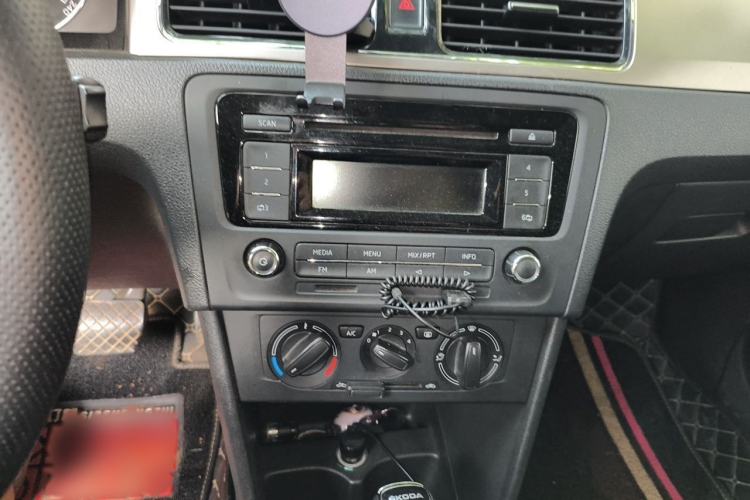 Used Skoda Rapid Spaceback 2014 1.6L Automatic Enjoyment Edition Audio And AC Panel
