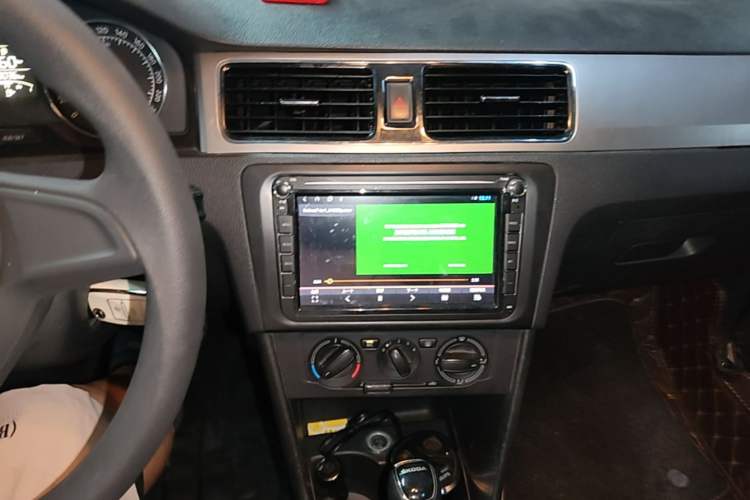 Used Skoda Rapid Spaceback 2014 1.6L Automatic Enjoyment Edition Audio And AC Panel