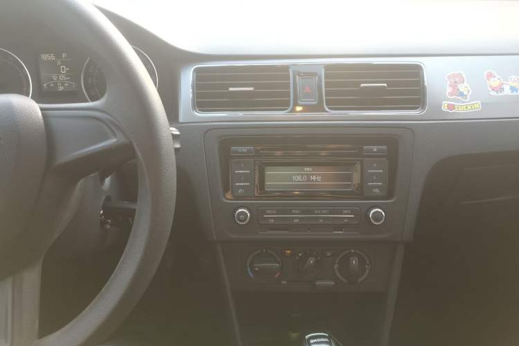 Used Skoda Rapid Spaceback 2014 1.6L Automatic Enjoyment Edition Audio And AC Panel
