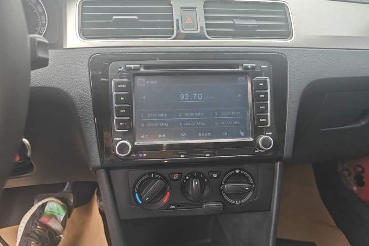 Used Skoda Rapid Spaceback 2014 1.6L Automatic Enjoyment Edition Audio And AC Panel