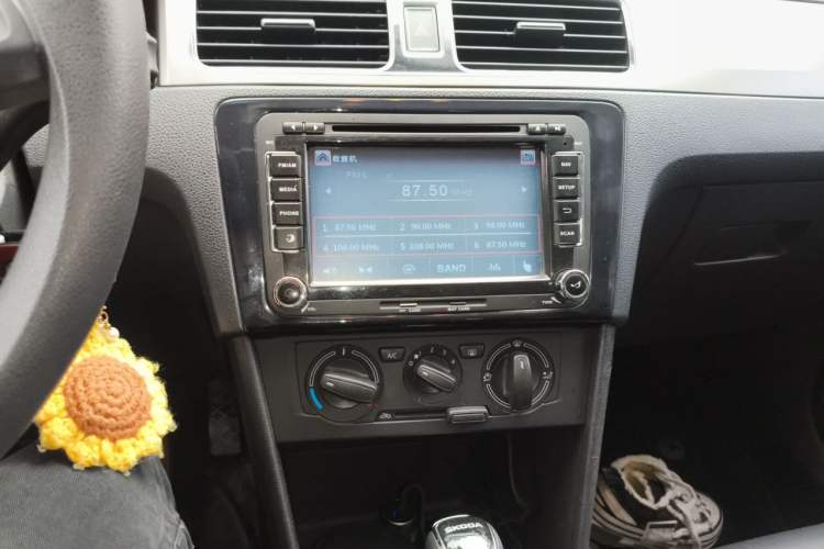 Used Skoda Rapid Spaceback 2014 1.6L Automatic Enjoyment Edition Audio And AC Panel