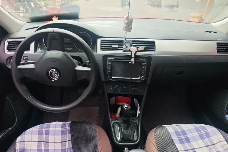 Used Skoda Rapid Spaceback 2014 1.6L Automatic Enjoyment Edition Center Console