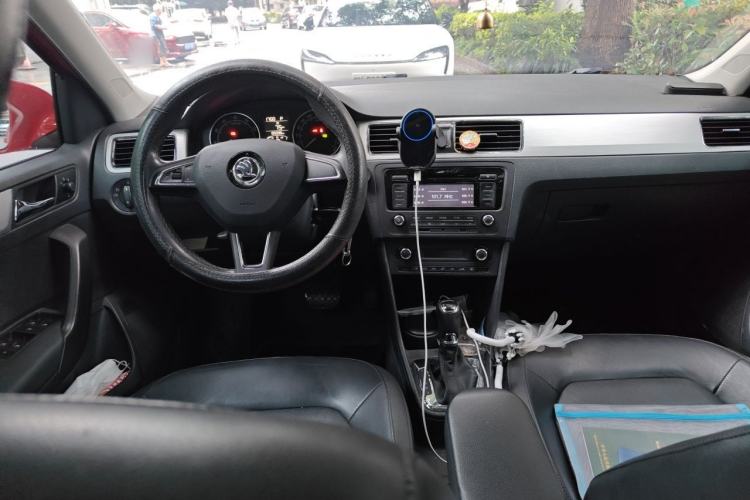 Used Skoda Rapid Spaceback 2014 1.6L Automatic Enjoyment Edition Center Console