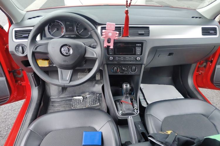 Used Skoda Rapid Spaceback 2014 1.6L Automatic Enjoyment Edition Center Console