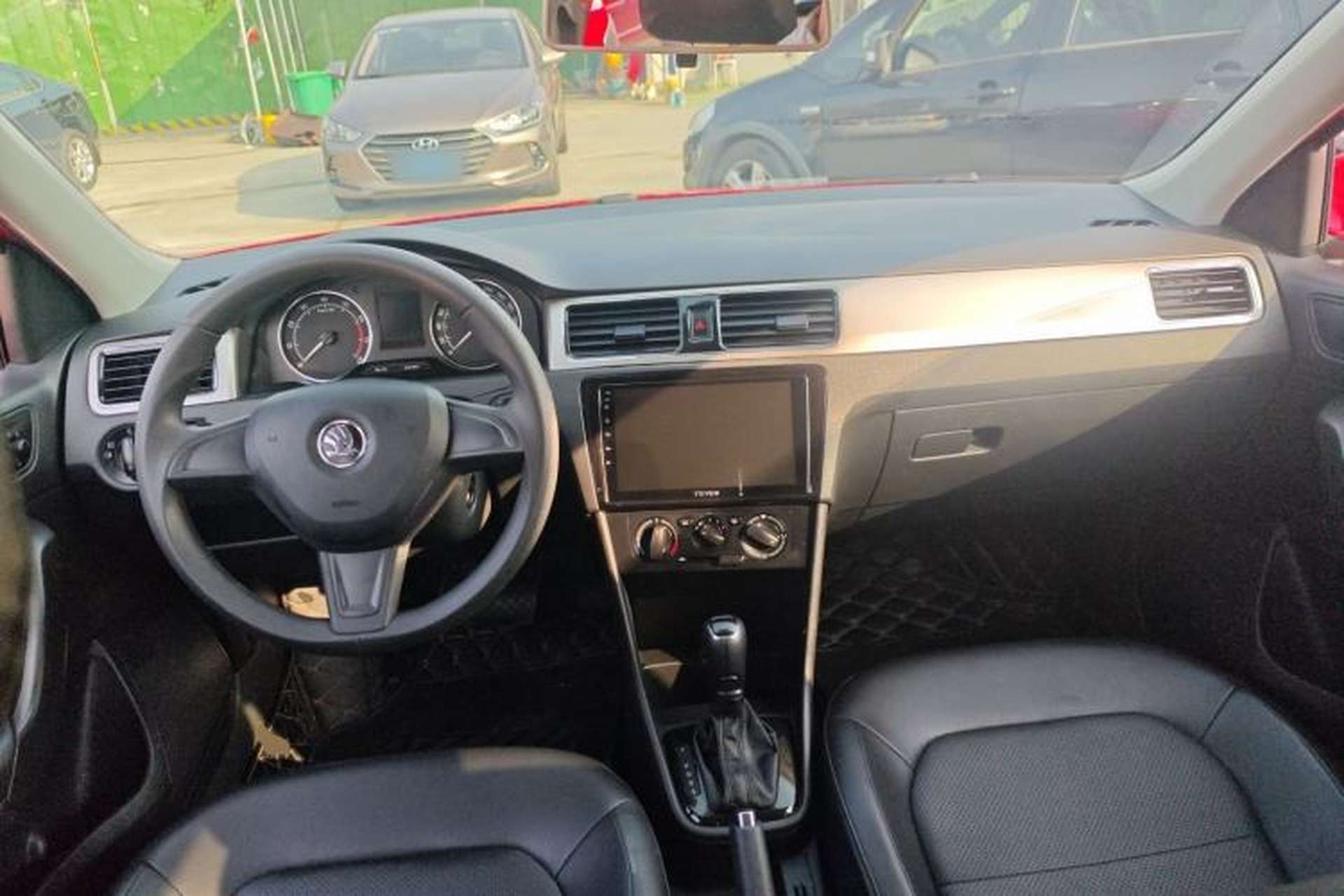 Used Skoda Rapid Spaceback 2014 1.6L Automatic Enjoyment Edition Center Console