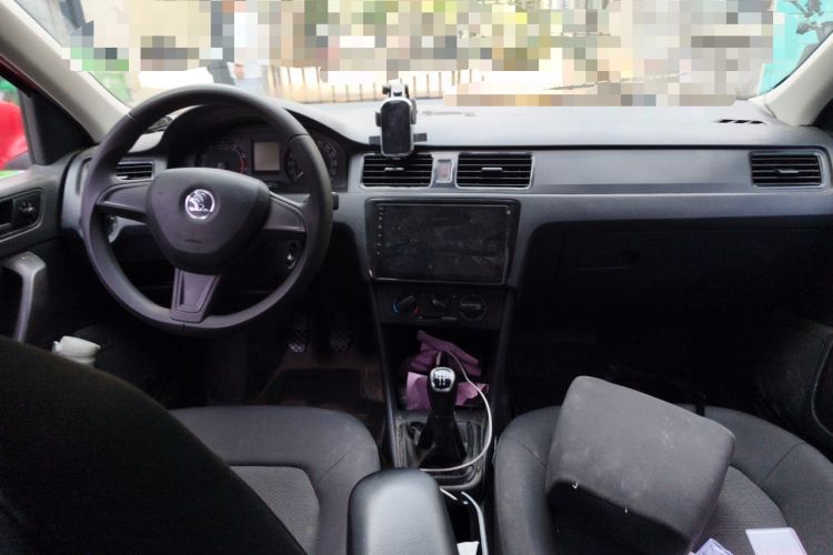 Used Skoda Rapid Spaceback 2014 1.6L Manual Enjoyment Edition Center Console