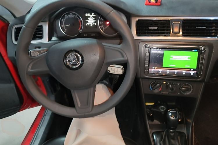Used Skoda Rapid Spaceback 2014 1.6L Automatic Enjoyment Edition Center Console