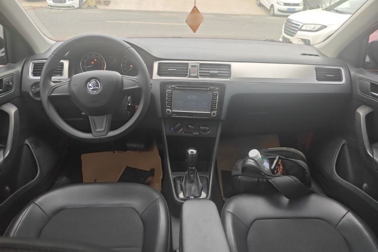 Used Skoda Rapid Spaceback 2014 1.6L Automatic Enjoyment Edition Center Console