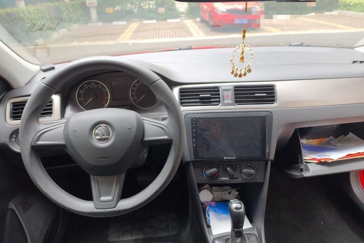 Used Skoda Rapid Spaceback 2014 1.6L Automatic Enjoyment Edition Center Console