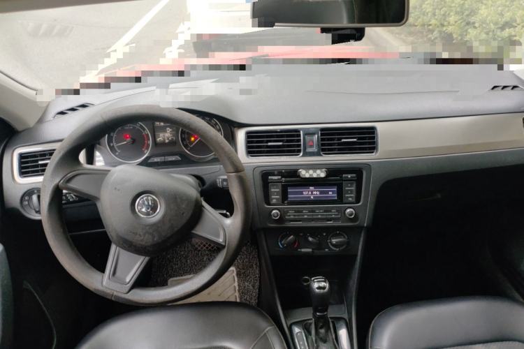 Used Skoda Rapid Spaceback 2014 1.6L Automatic Enjoyment Edition Center Console