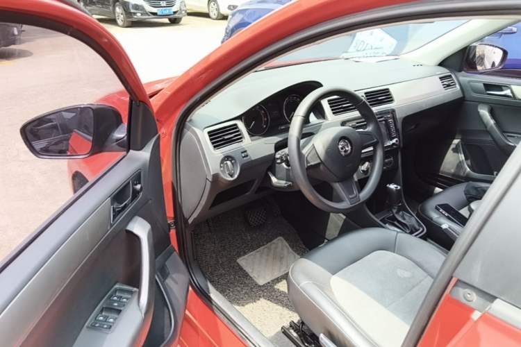 Used Skoda Rapid Spaceback 2014 1.6L Automatic Enjoyment Edition Driver Seat