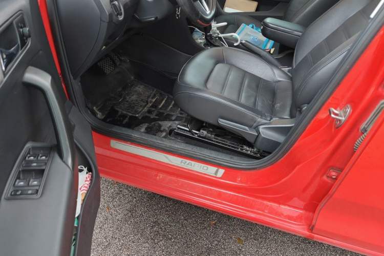 Used Skoda Rapid Spaceback 2014 1.6L Automatic Enjoyment Edition Driver Seat