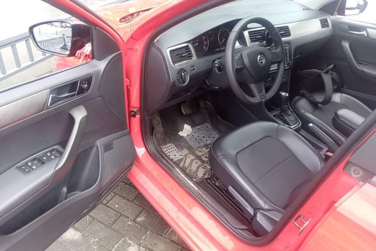 Used Skoda Rapid Spaceback 2014 1.6L Automatic Enjoyment Edition Driver Seat