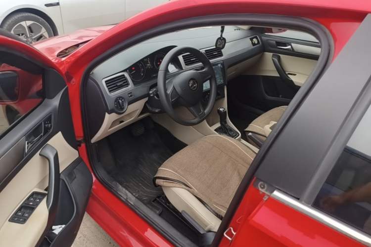 Used Skoda Rapid Spaceback 2014 1.6L Automatic Enjoyment Edition Driver Seat
