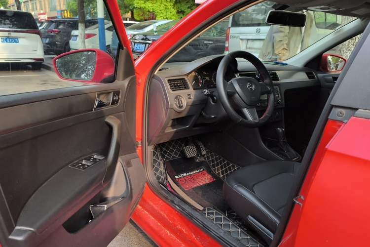 Used Skoda Rapid Spaceback 2014 1.6L Automatic Enjoyment Edition Driver Seat