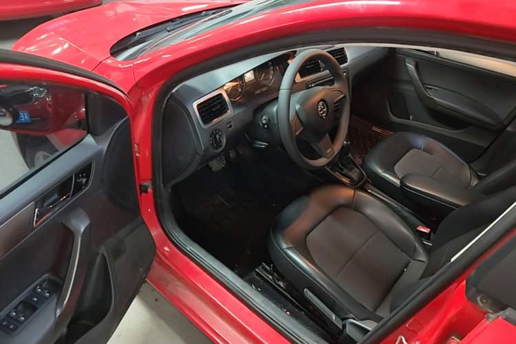 Used Skoda Rapid Spaceback 2014 1.6L Automatic Enjoyment Edition Driver Seat