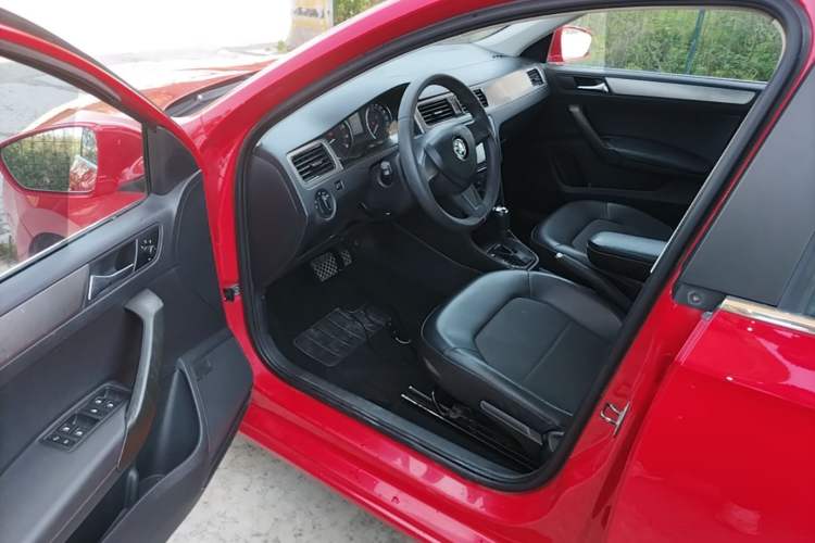 Used Skoda Rapid Spaceback 2014 1.6L Automatic Enjoyment Edition Driver Seat