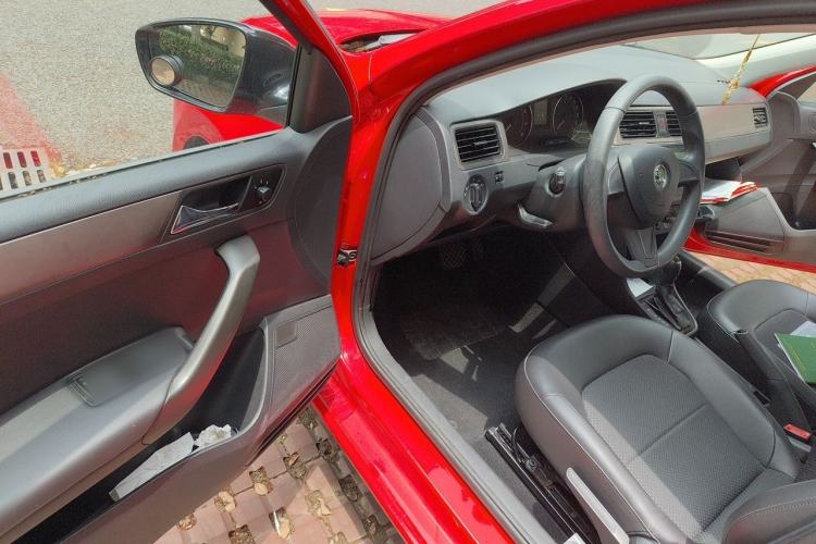 Used Skoda Rapid Spaceback 2014 1.6L Automatic Enjoyment Edition Driver Seat