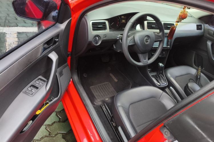 Used Skoda Rapid Spaceback 2014 1.6L Automatic Enjoyment Edition Driver Seat