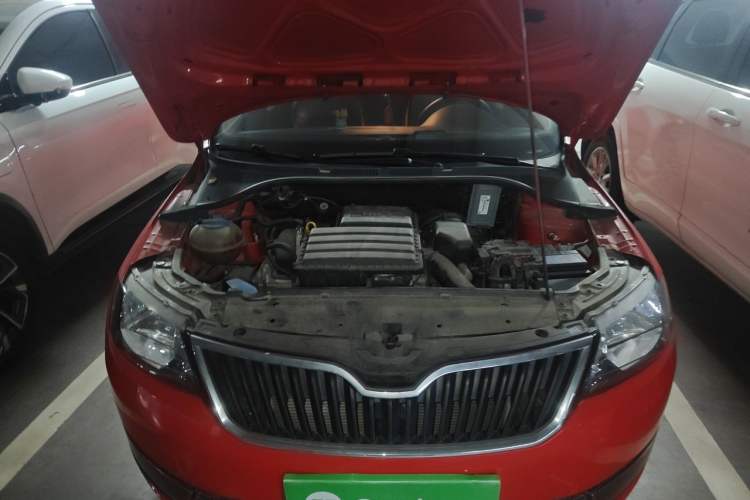 Used Skoda Rapid Spaceback 2014 1.6L Manual Enjoyment Edition Engine Bay