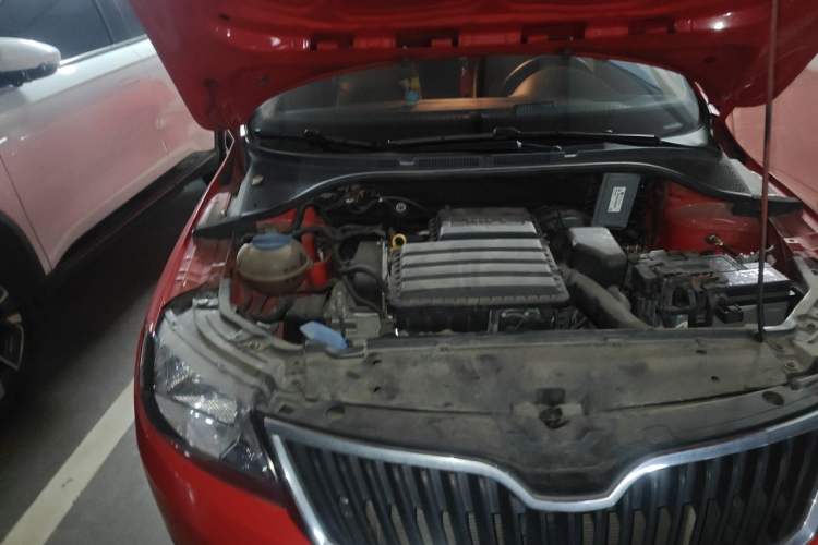 Used Skoda Rapid Spaceback 2014 1.6L Manual Enjoyment Edition Engine Bay Right